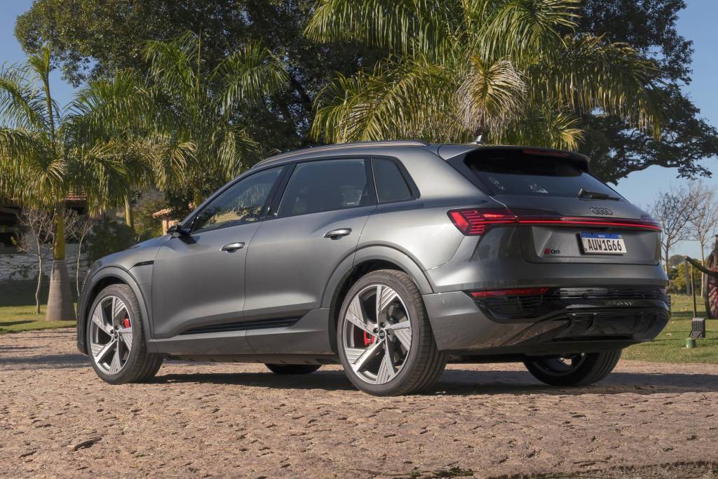 Audi Q8 e-tron (8) Audi Q8 e-tron