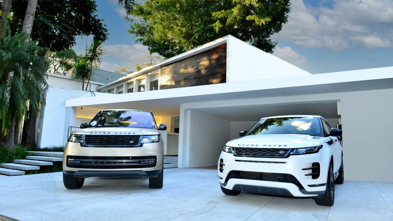 RangeRoverHouse3_fernandafreixosa_Entrada com Range Rover e Range Rover Evoque
