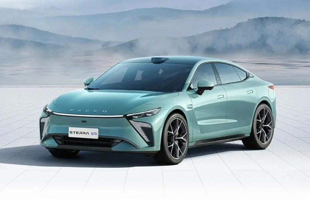 Exeed Sterra ES é sedã de luxo da Chery contra Porsche Taycan e BYD Han