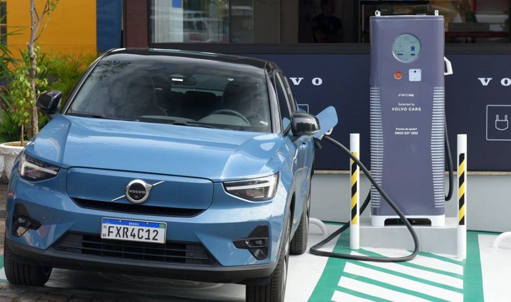 Volvo investe mais R$ 50 milhões em carregadores para elétricos no Brasil