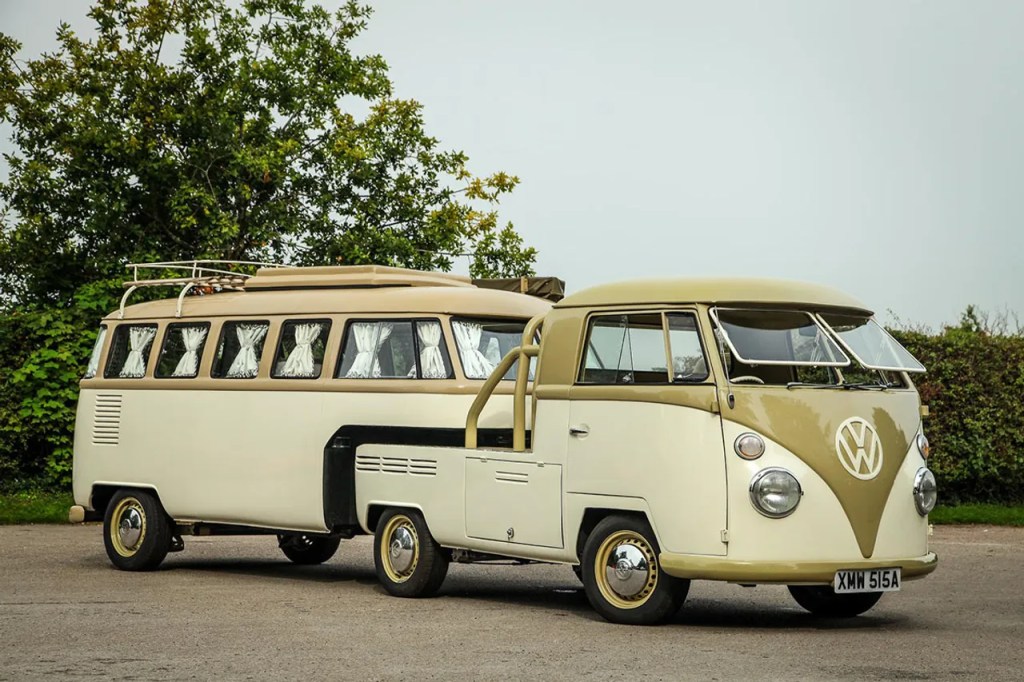 Volkswagen Kombi “siamesa” de 1963 e com motor de Audi S3 vai a leilão