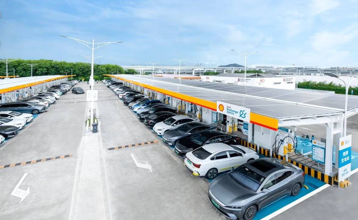 shell-recharge-station-with-number-of-cars