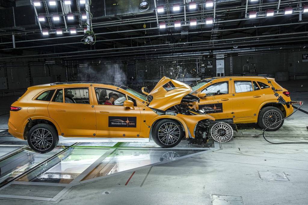 Veja resultados do primeiro teste de colisão entre dois carros elétricos