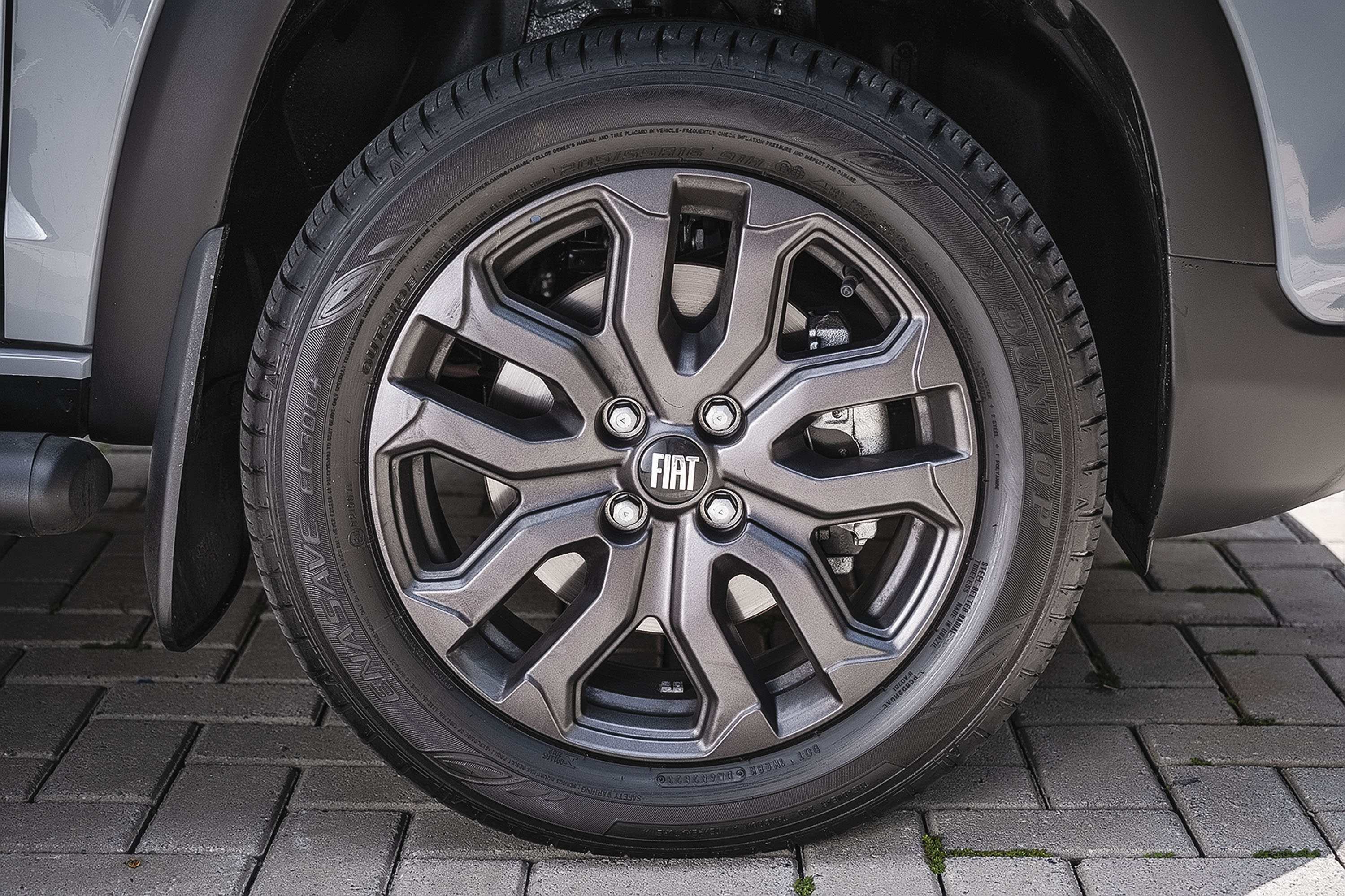 CHEVROLET mONTANA x FIAT sTRADA