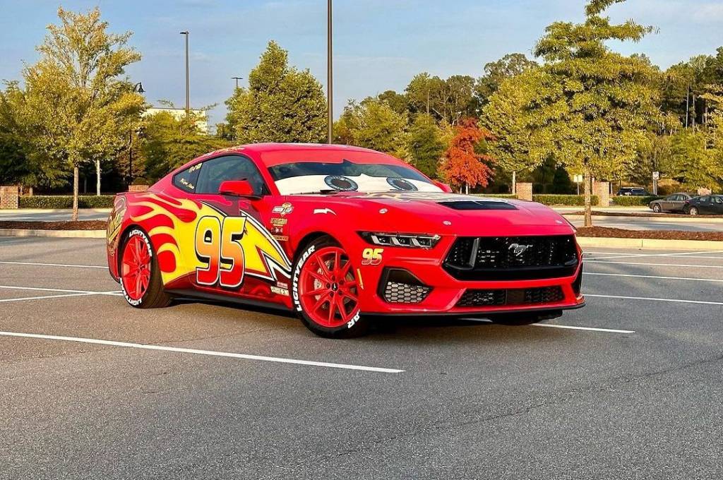 Relâmpago McQueen feito com Mustang GT é presente ideal para as “crianças”