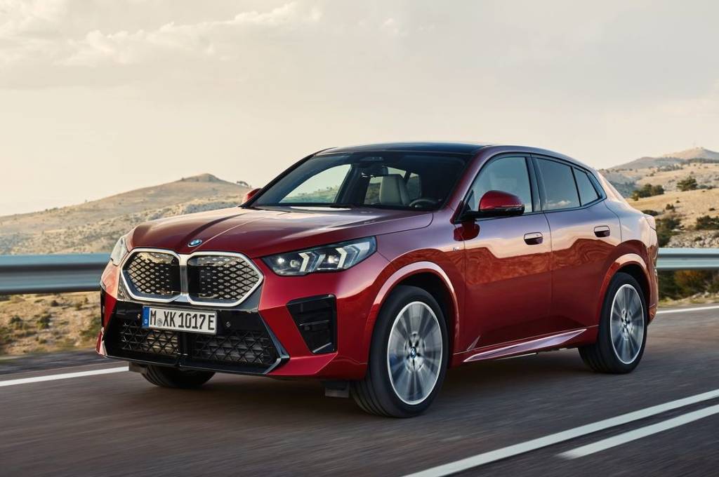 Agora cupê, BMW X2 fica maior e estreia inédita versão elétrica de 313 cv