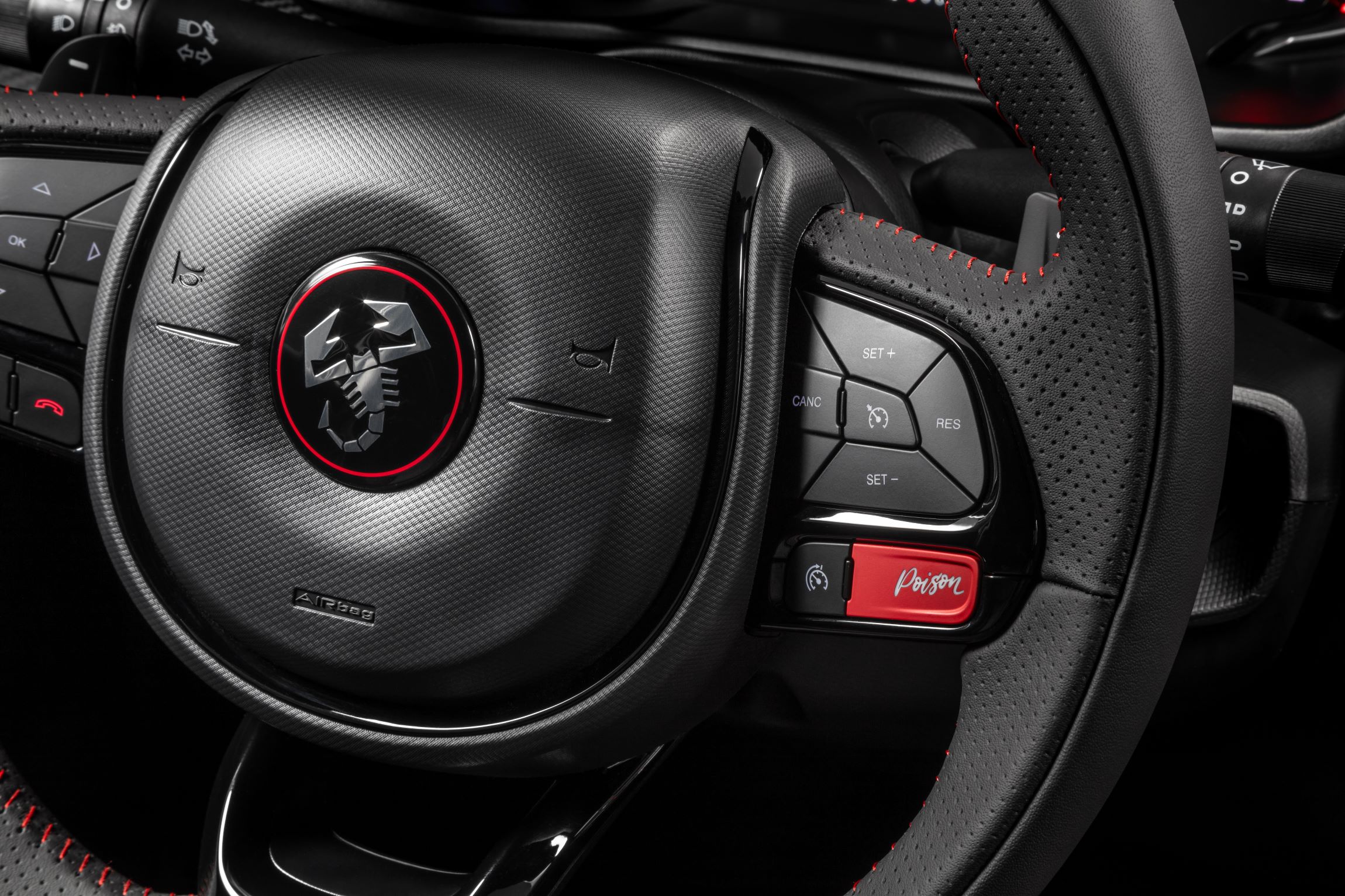 Bot&atilde;o vermelho ativa o modo Poison, que extrai m&aacute;xima performance do carro