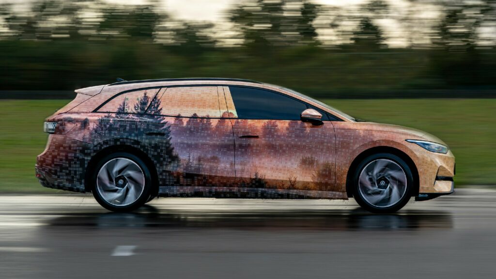 https___www.carscoops.com_wp-content_uploads_2023_10_VW-ID.7-Tourer-Teaser-1s-1024&times;576