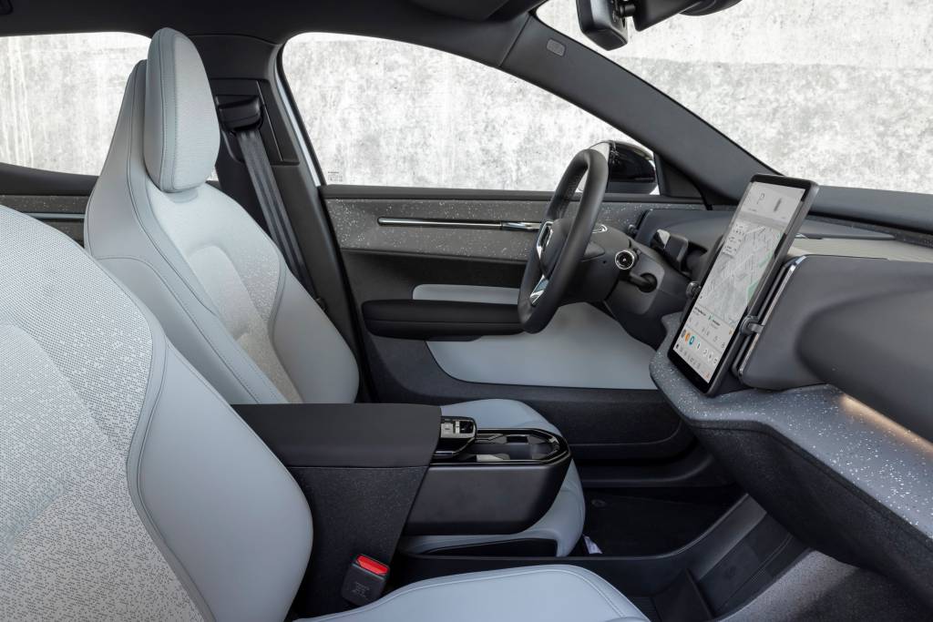 Volvo_XC30_CloudBlue_37_DashboardFrontSeats Volvo_XC30_CloudBlue_37_DashboardFrontSeats