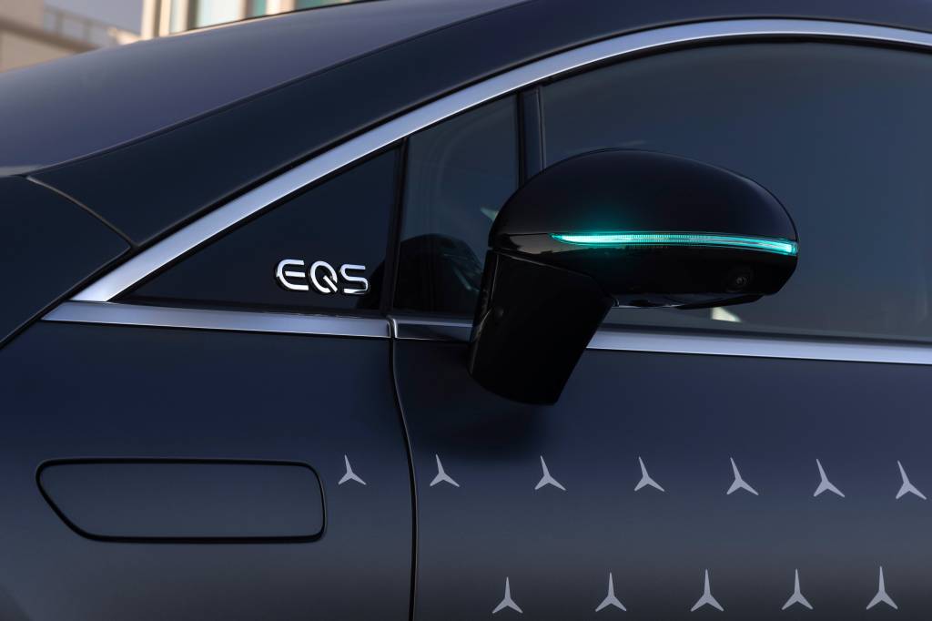 US-Behörden geben grünes Licht: Mercedes-Benz erhält weltweit erste Genehmigung für den Einsatz spezieller Außenbeleuchtung für automatisiertes FahrenMercedes-Benz receives approvals for turquoise-coloured automated driving marker lights in Califor Luzes Turquesa Mercedes
