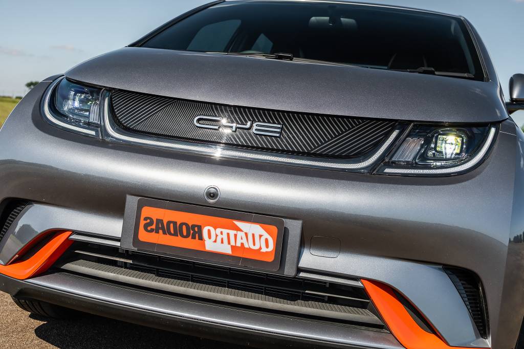 CYE Carro CYE? Brasileiros estão buscando carros da BYD ao contrário no Google