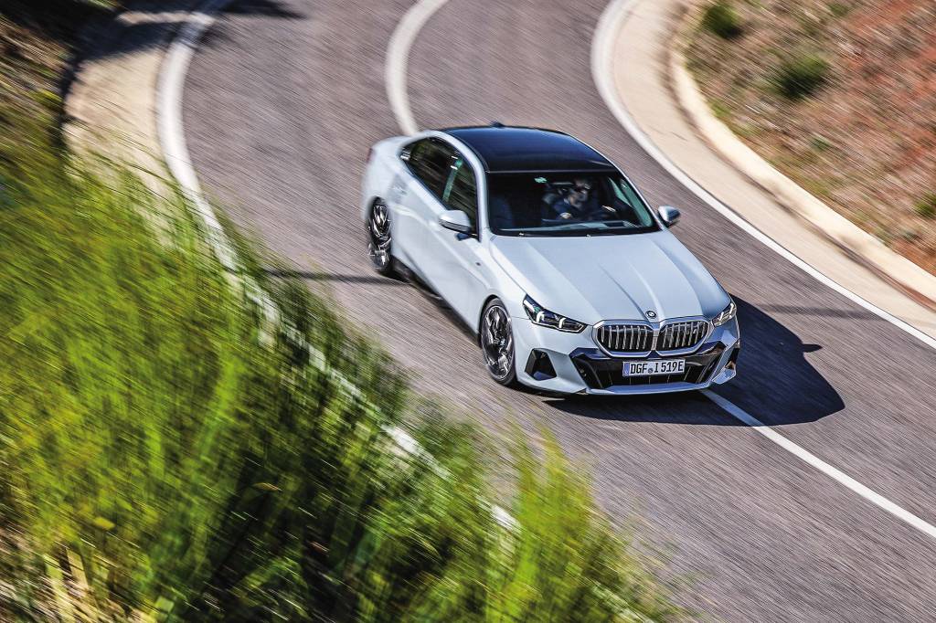 DC0A8942dc0a8942 BMW i5