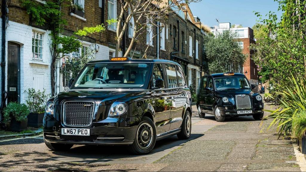 Táxis pretos de Londres têm design clássico, mas a maioria é elétrica