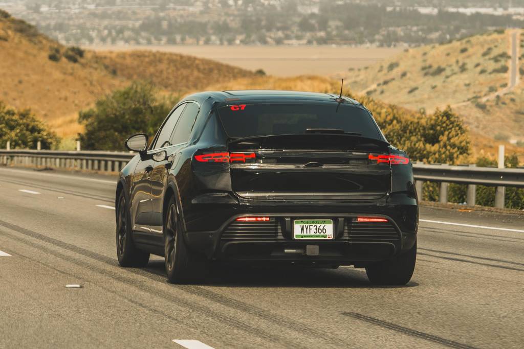 _MH25834 Porsche Macan E