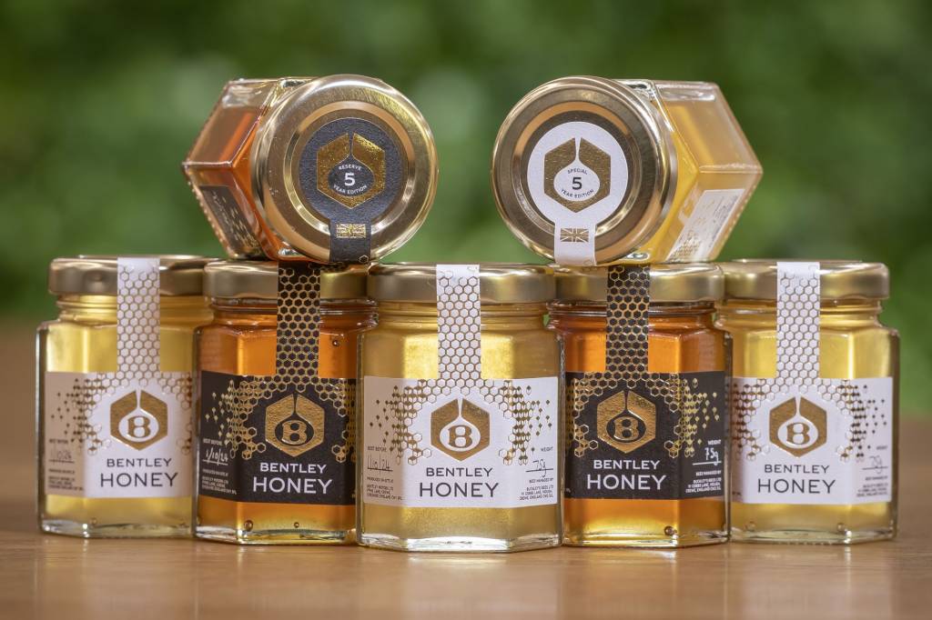 Bentley lança mel “Black Label” feito em sua fábrica e sem preço definido