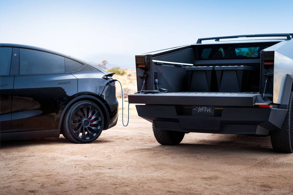 Tesla Cybertruck (2) Tesla Cybertruck (2)