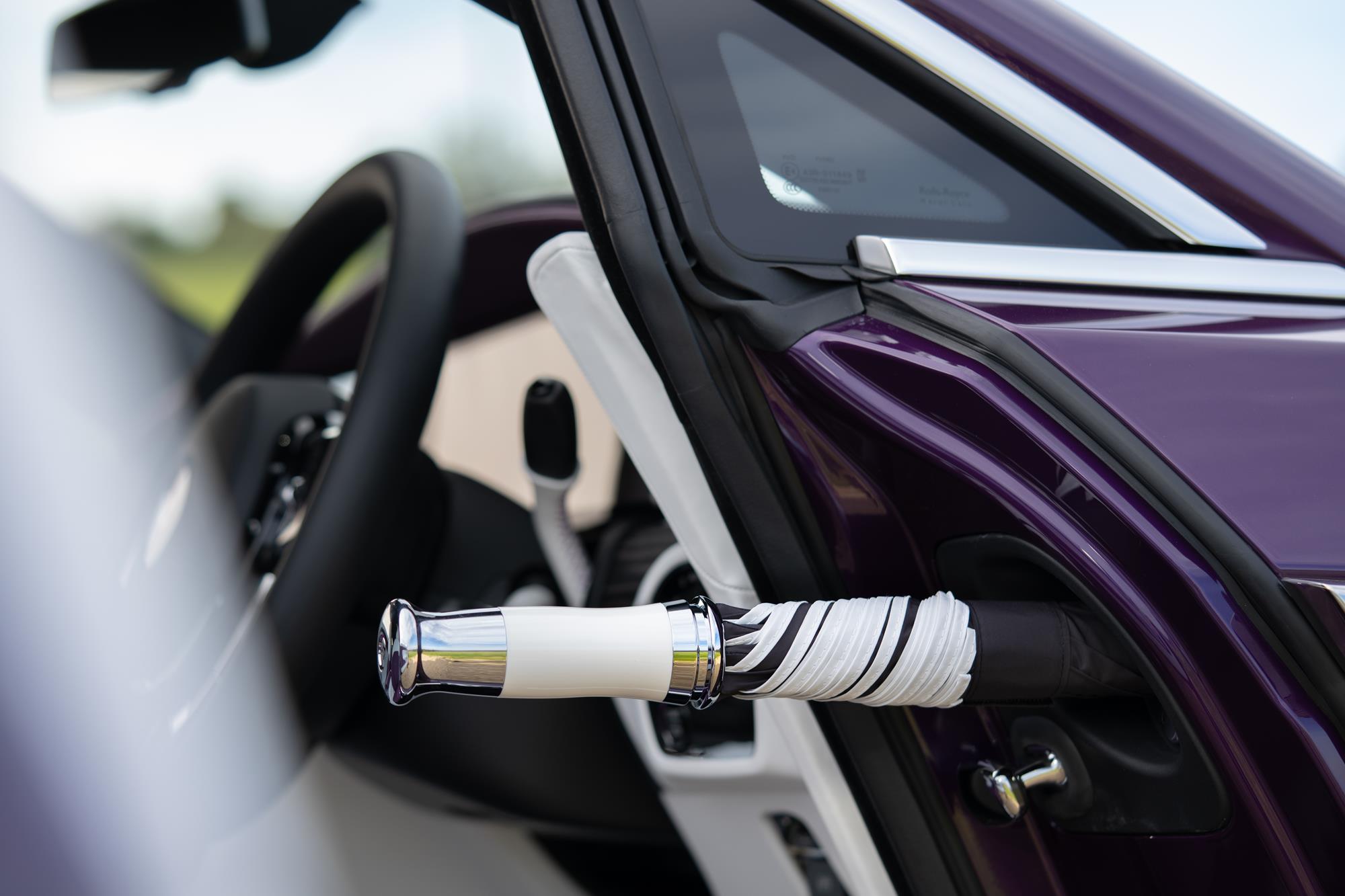 Rolls-Royce Spectre &eacute; um el&eacute;trico muito mais anal&oacute;gico do que parece