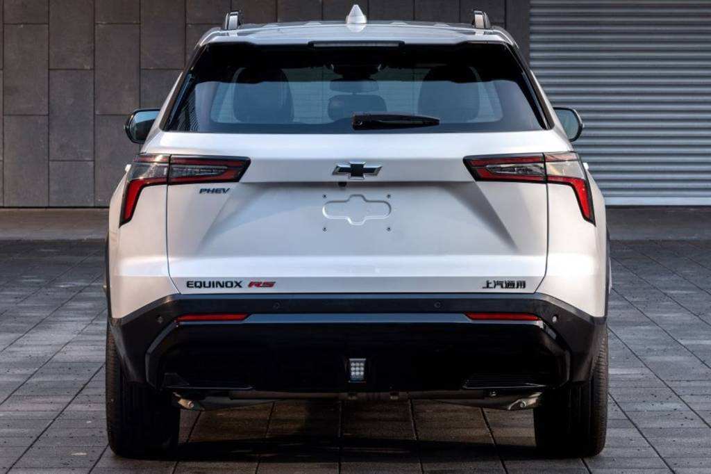 2025-Chevrolet-Equinox-PHEV-RS-China-Leaked-Photos-Exterior-004-rear-tail-lights Chevrolet Equinox PHEV
