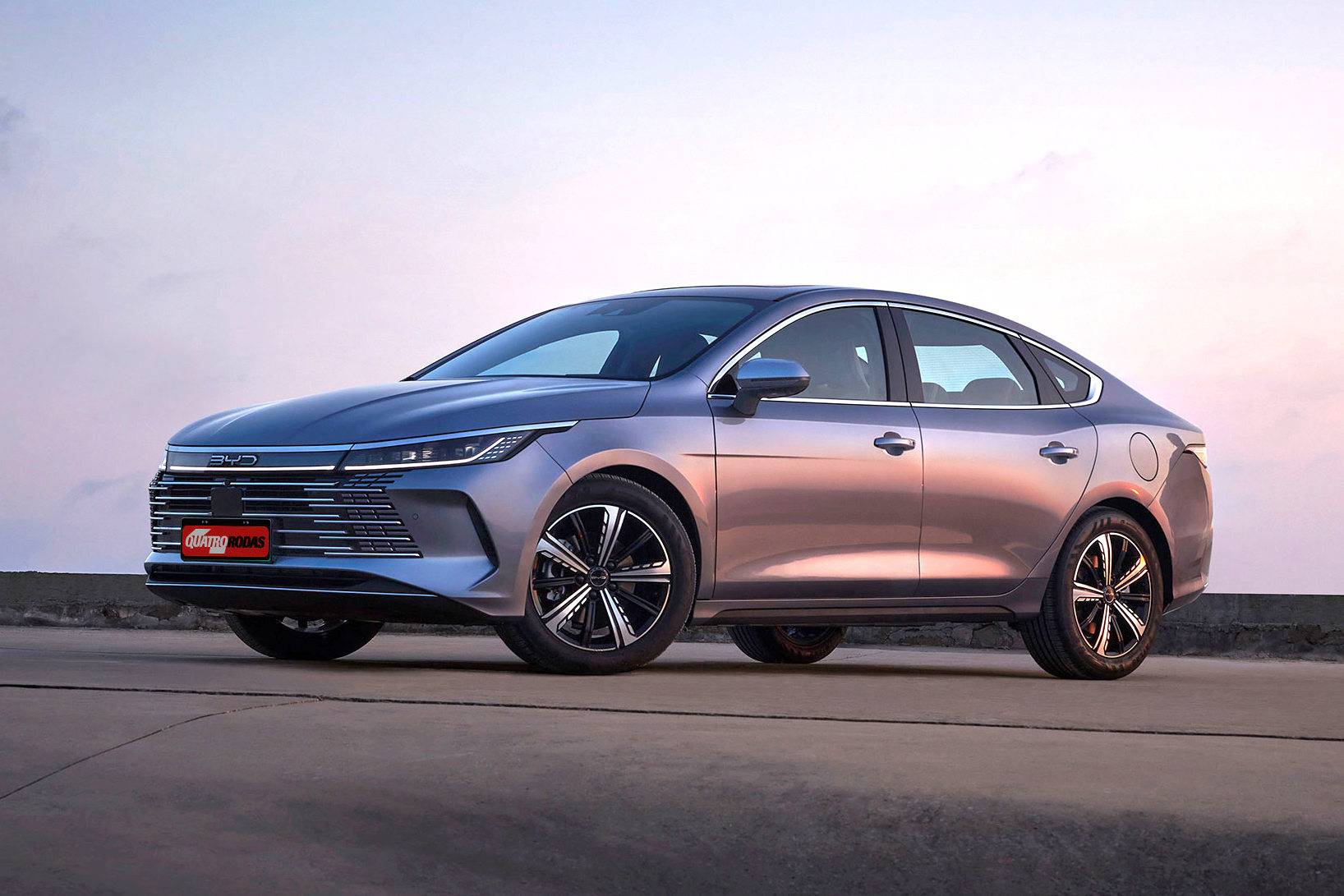 BYD King entra em pré-venda com duas versões sempre com 235 cv