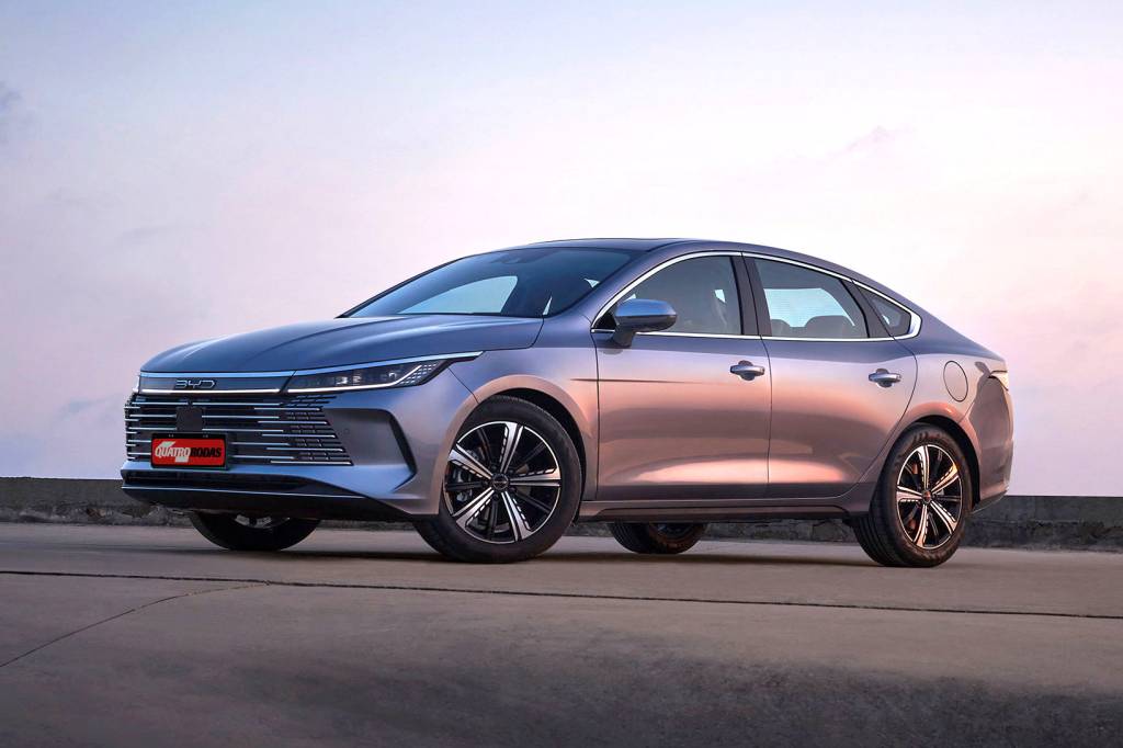 BYD King: dirigimos o sedã que faz 28 km/l e ameaçará o Corolla no Brasil