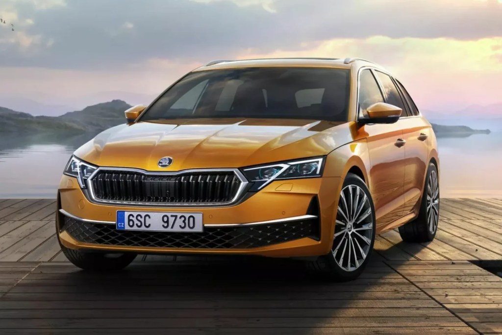 Primo do Jetta, Skoda Octavia sedã e perua ganham cara de BMW e Chat GPT
