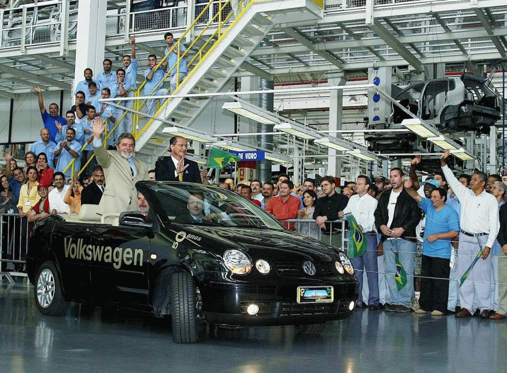 lula-alckmin Lula e Alckmin na cerimônia de 50 anos da fábrica da Anchieta, em 2003
