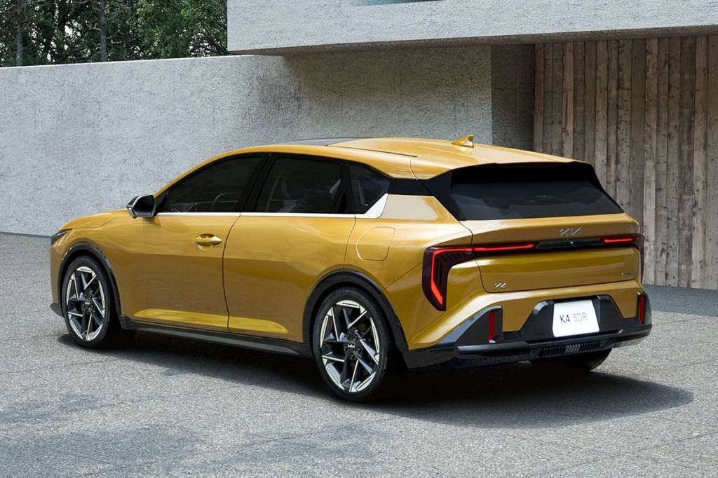 Sucessor do Kia Cerato quer provar que hatches médios ainda não morreram