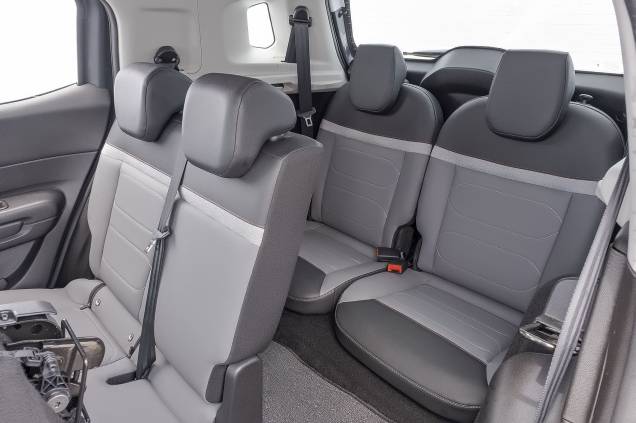 Bancos extras podem ser retirados Bancos extras podem ser retirados