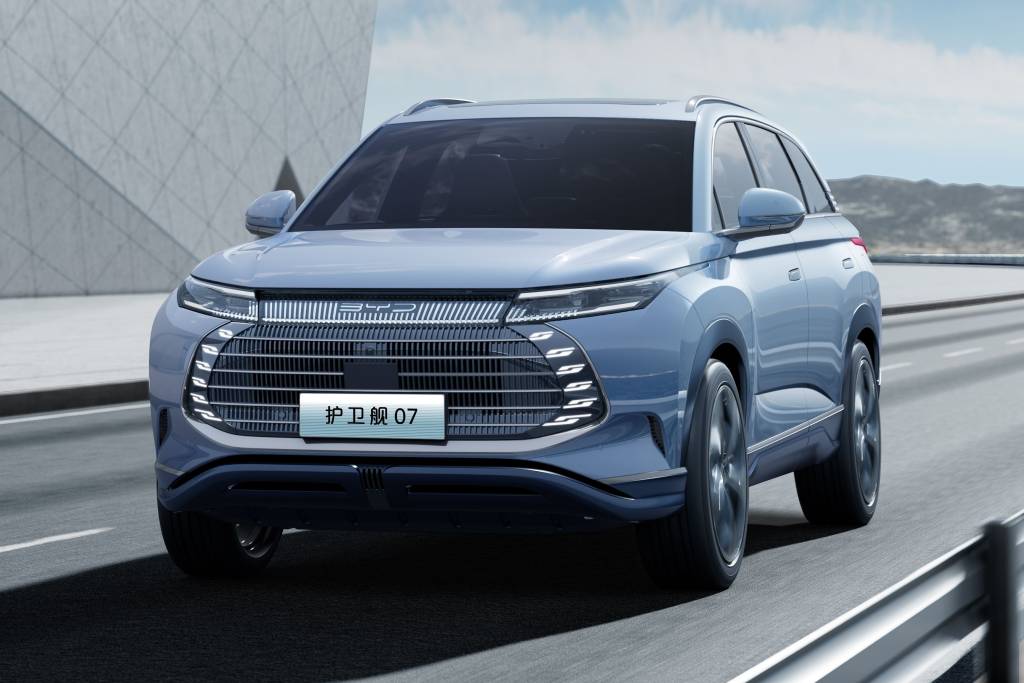 Novos carros híbridos da BYD terão 2.000 km de autonomia e chegam em 2024