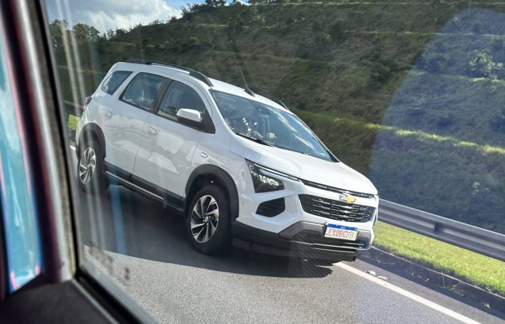 Chevrolet Spin 2025 é mais equipada que Onix e Tracker, e tem painel macio