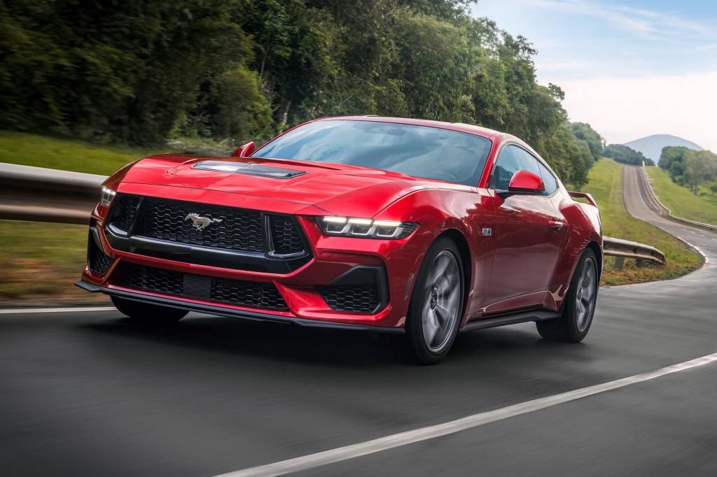 Novo Ford Mustang GT Performance detecta buracos e estreia por R$ 529.000