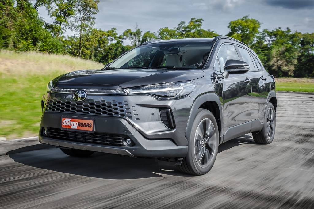 Vendas de fevereiro: Corolla Cross surge no top 10 e Hilux derrapa