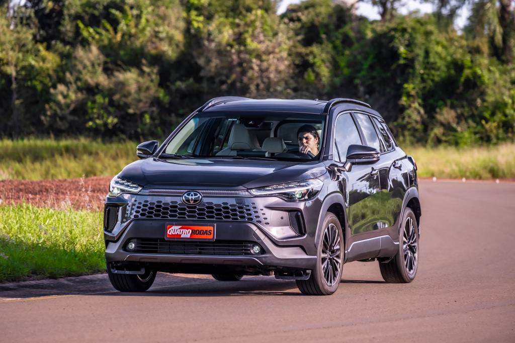 Toyota voltará a fabricar carros no Brasil em novembro, com motores importados
