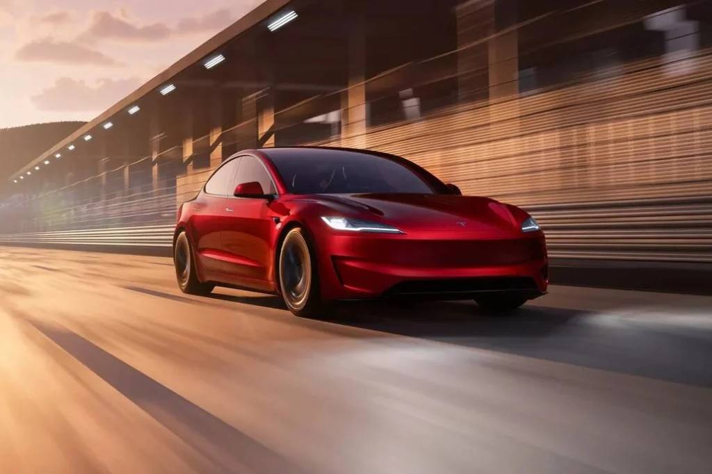 51% dos donos de Tesla estão mudando para carros a combustão, e isso é bom
