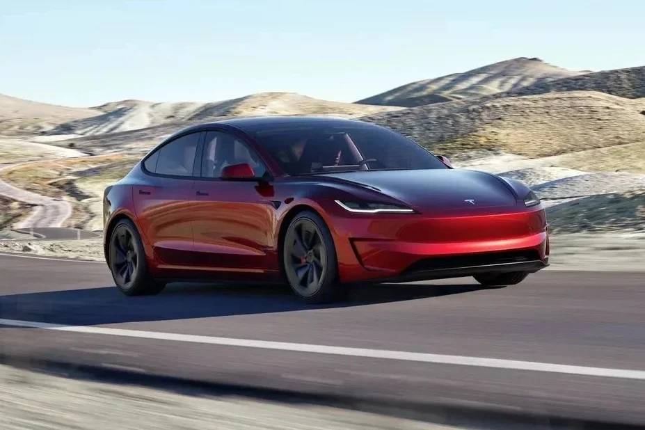 Novo Tesla Model 3 Performance fica mais esportivo e chega aos 517 cv