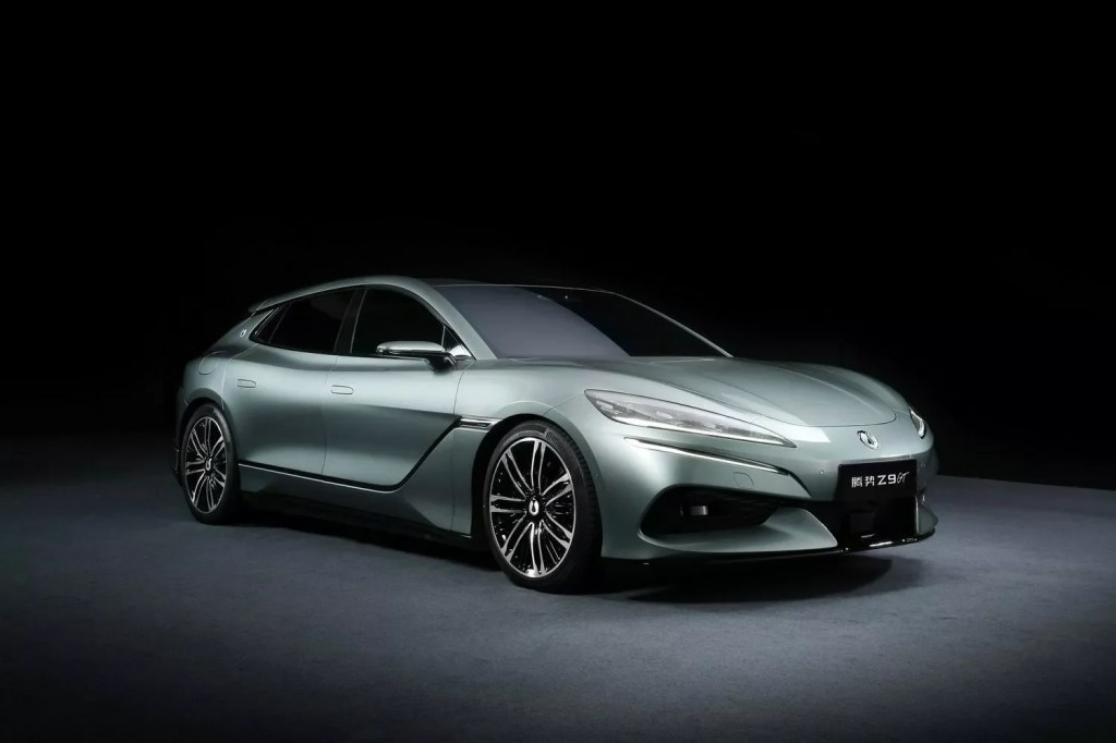 BYD registra patentes da perua e sedã Denza Z9 de quase 1.000 cv no Brasil