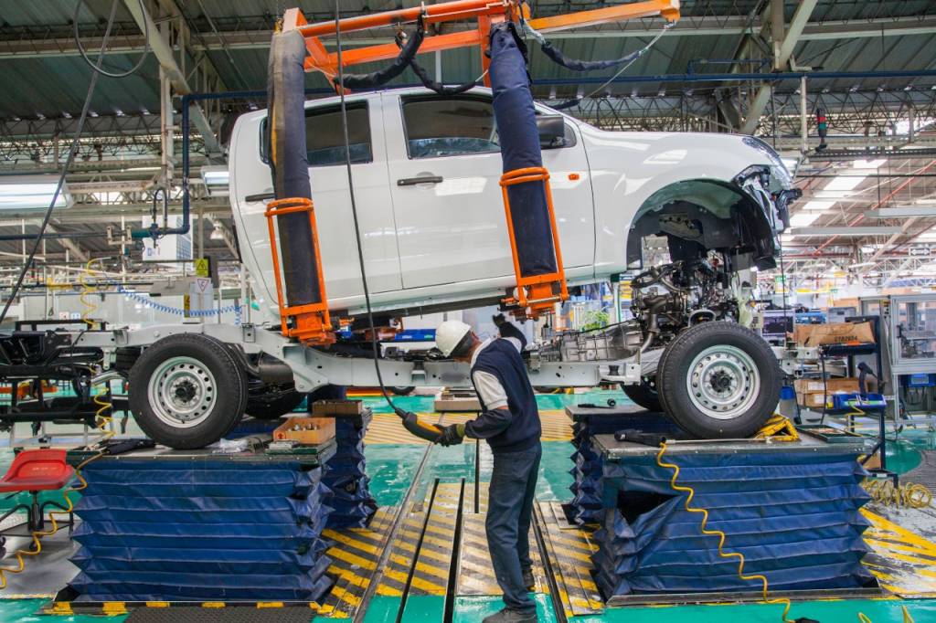 GM fecha fábricas na Colômbia e no Equador e vira importadora