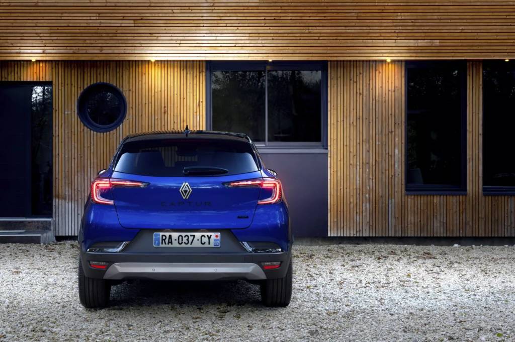 New-Renault-Captur-E-Tech-Hybrid-Esprit-Alpine-version_023-1536x1022