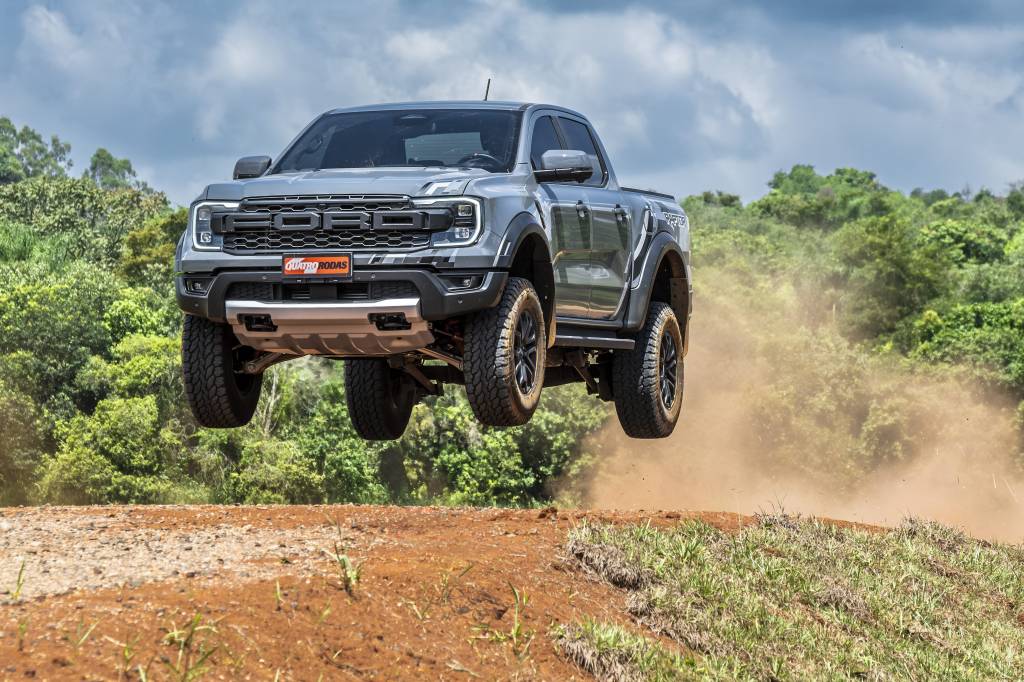 Teste: Ford Ranger Raptor é a picape mais rápida do Brasil e pode ‘voar’