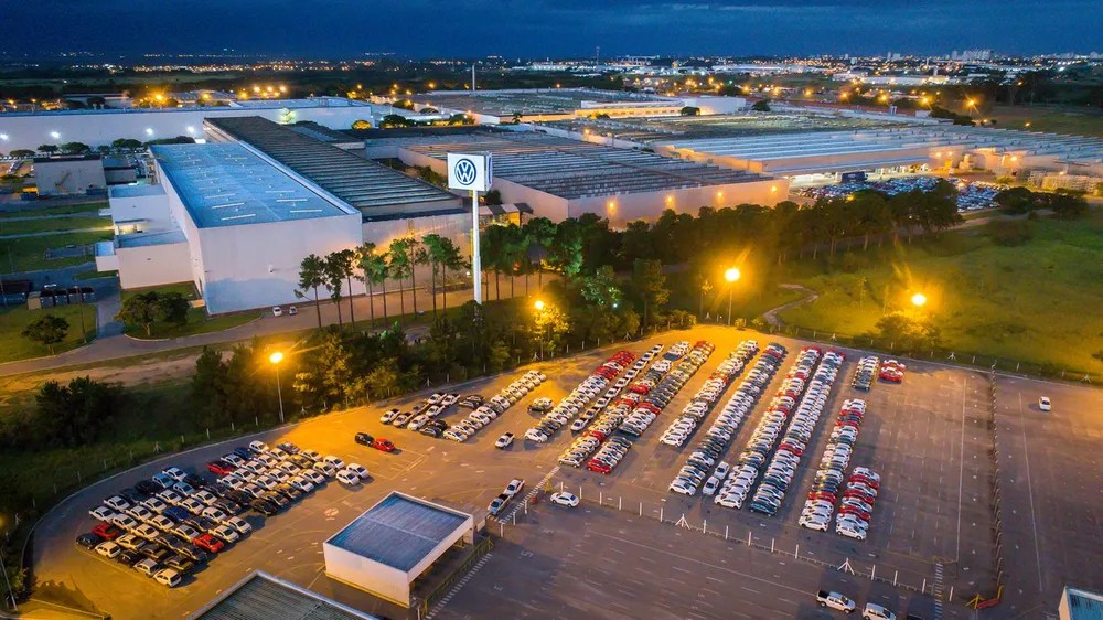 VW anuncia férias coletivas para fábricas de SP devido às enchentes no RS