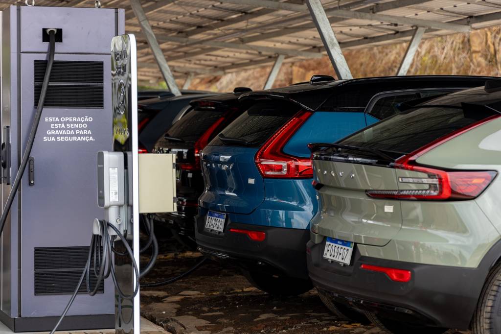 Carregadores de carros elétrico da Volvo, eletroposto instalado no Brasil (2) São Paulo cede na ideia que pode inviabilizar recarga de carros elétricos