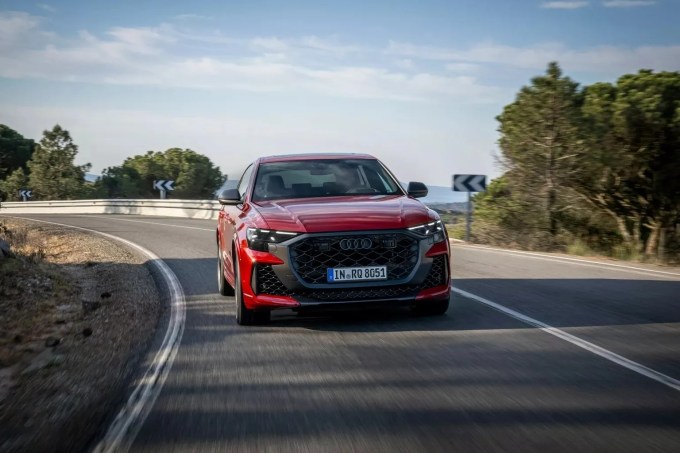 2025-Audi-RS-Q8-31