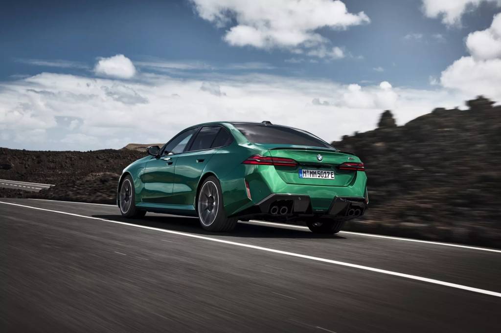 2025-BMW-M5-08 BMW M5