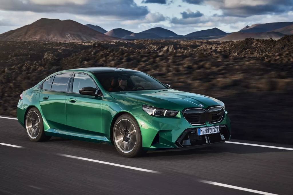 2025-BMW-M5-15 BMW M5