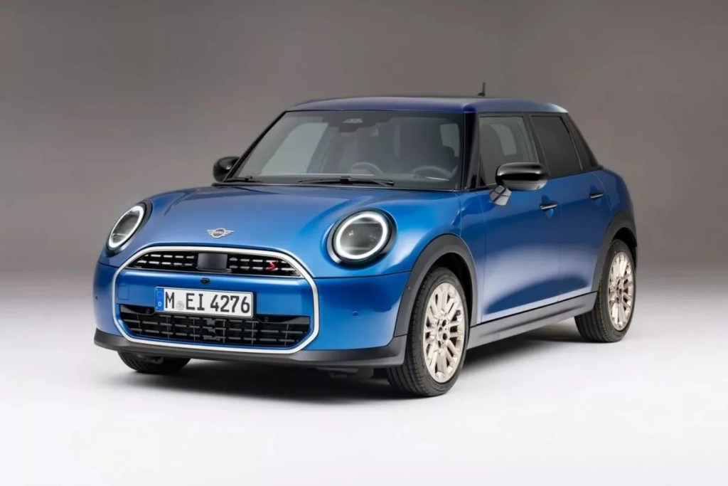Novo Mini Cooper de cinco portas estreia apenas com motores a gasolina