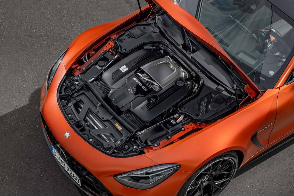 Mercedes vai tirar o pé dos elétricos e terá novo motor V8 híbrido