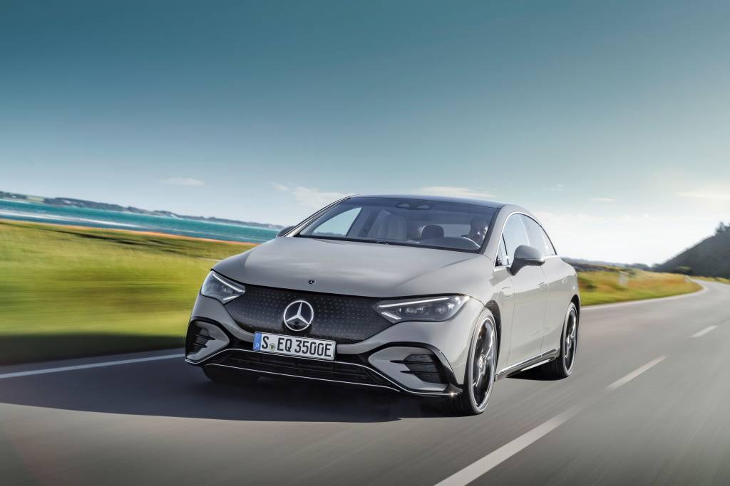 EQ3 350+ 4MATIC Sedã EQ3 350+ 4MATIC Sedã