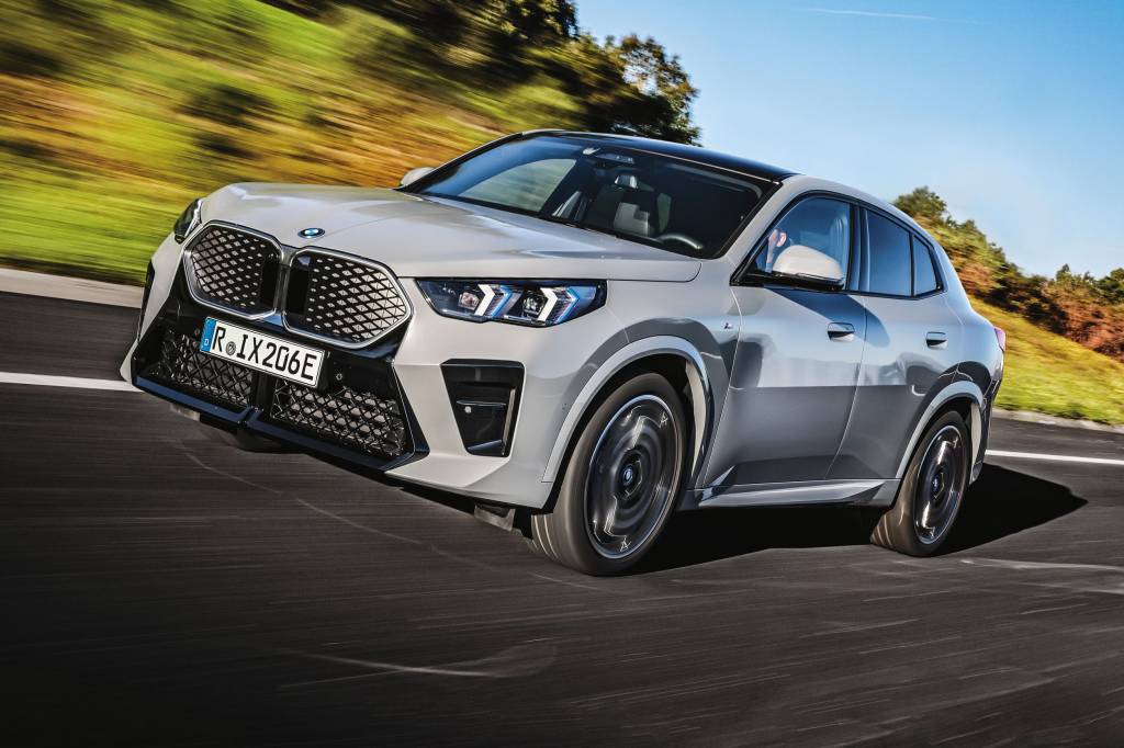 BMW iX2 é tão parecido com irmão a combustão que também é bom de dirigir