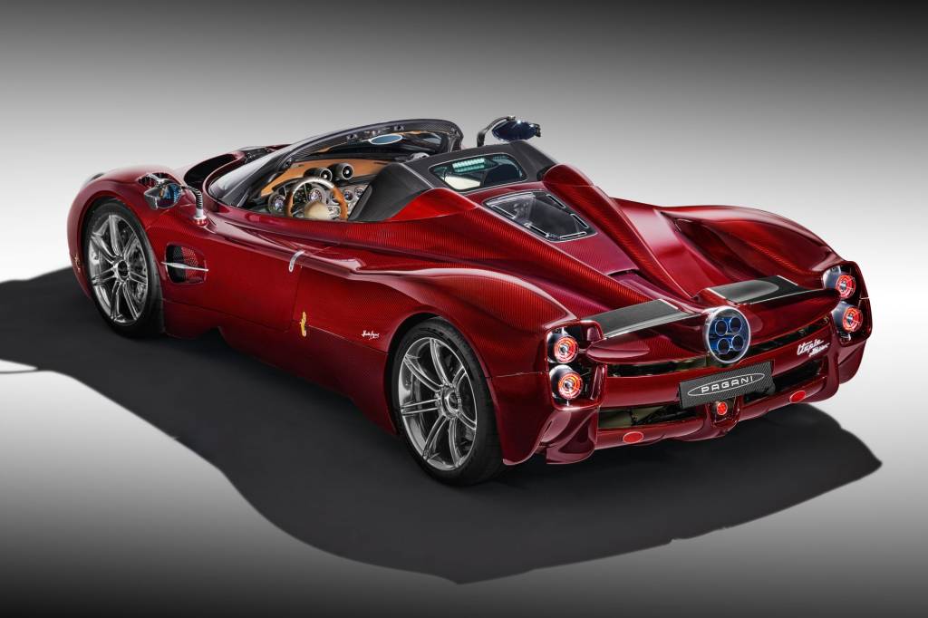 Pagani-Utopia-Roadster-010203-Tre-quarti-posteriore-aperta-alto-portiera-chiusa Pagani-Utopia-Roadster-010203-Tre-quarti-posteriore-aperta-alto-portiera-chiusa