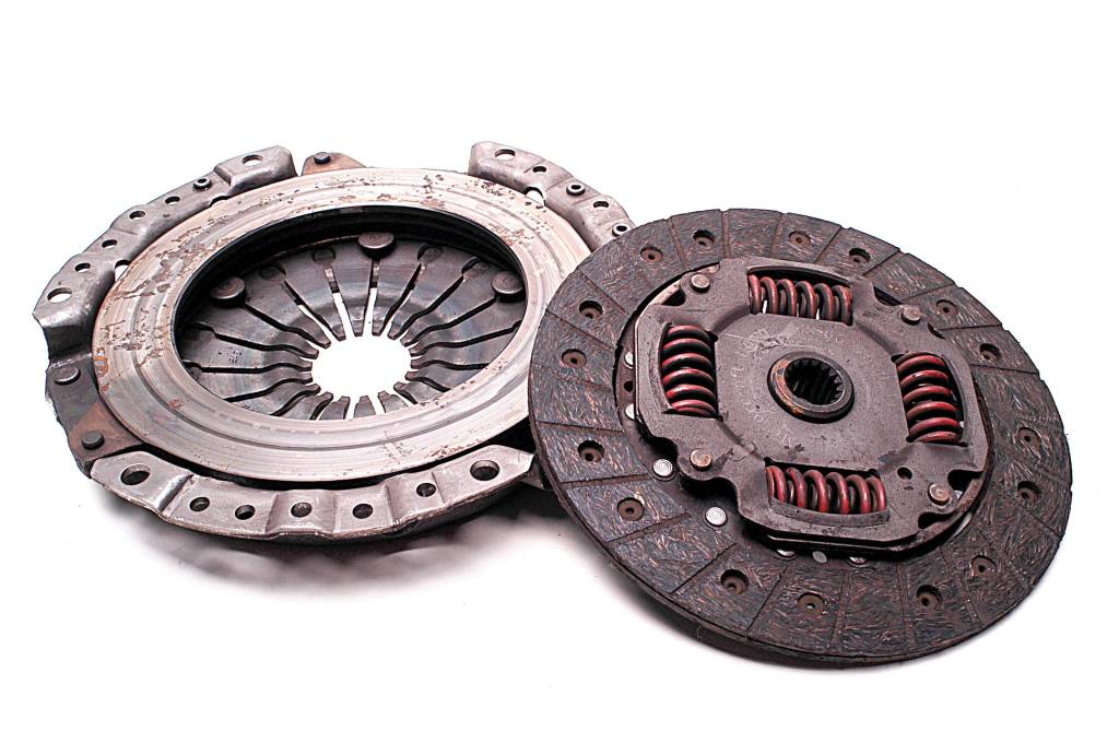 O que pode fazer a embreagem trepidar ao arrancar com o carro?